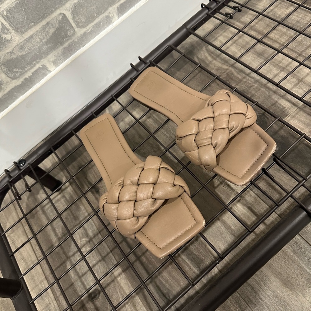 HM Woven Slides